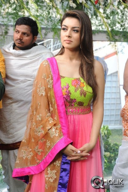 Hansika-at-Durga-Movie-Opening